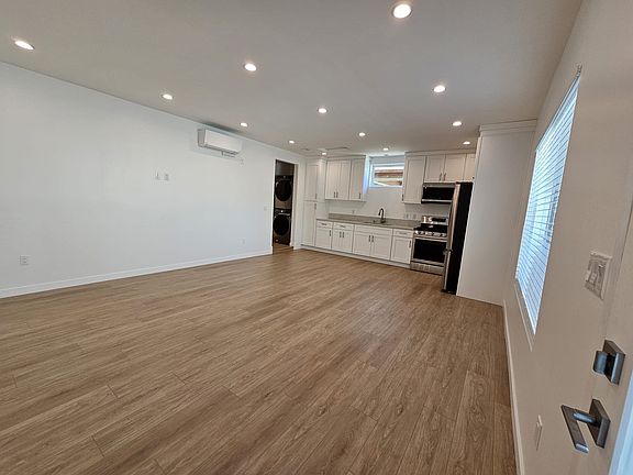 4th image of 6531 Bellaire Ave