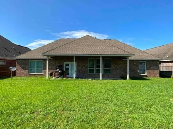 211 Meadowland Dr, Lafayette, LA 70507