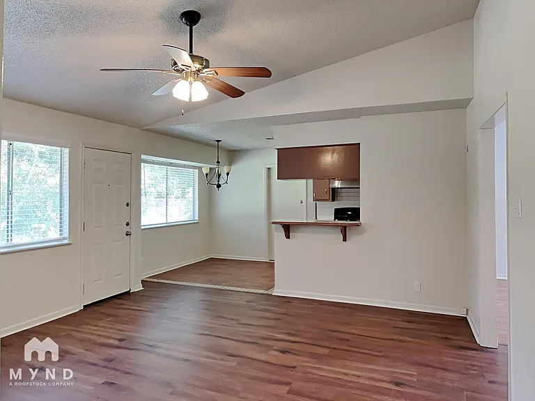 5204 Regency Cv — Photo 3