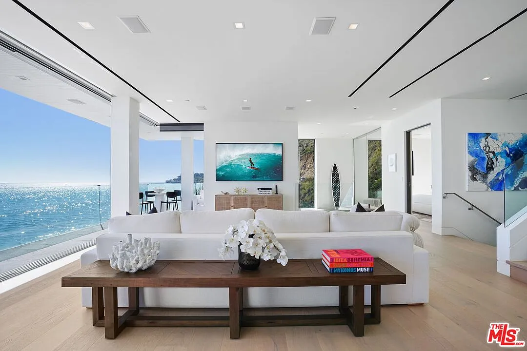 5 bed, 5.5 bath, 4608 sqft, $50,000 — Photo 4
