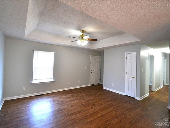 4th image of 2448 Saluda Dr
