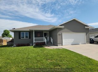 4116 Sun Ridge Ln, Grand Island, NE 68803