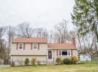 34 Pebble Path Ln, West Springfield, MA 01089