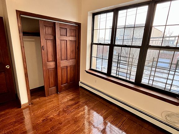 4th image of 1007 E 217th St APT 2
