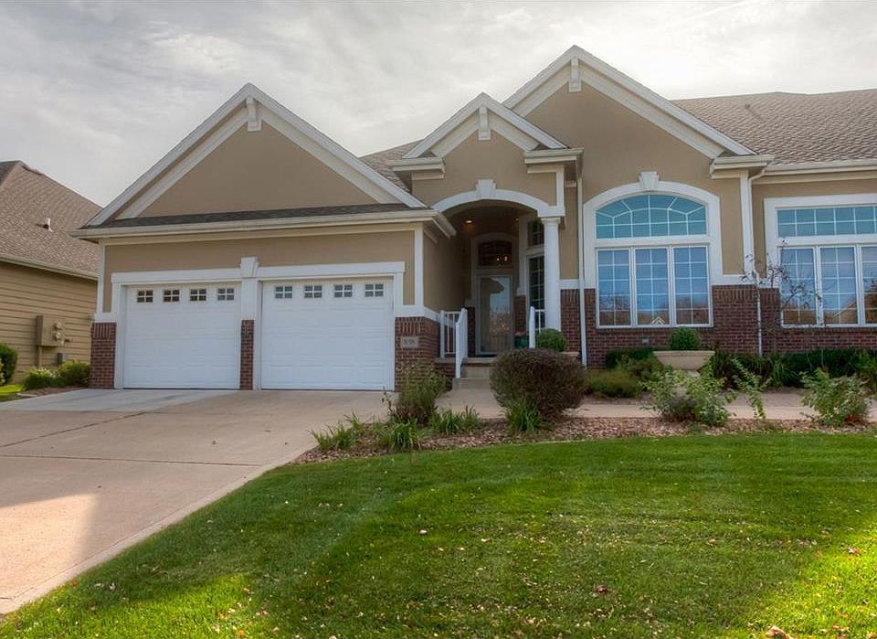 1st image of 838 Burr Oaks Dr