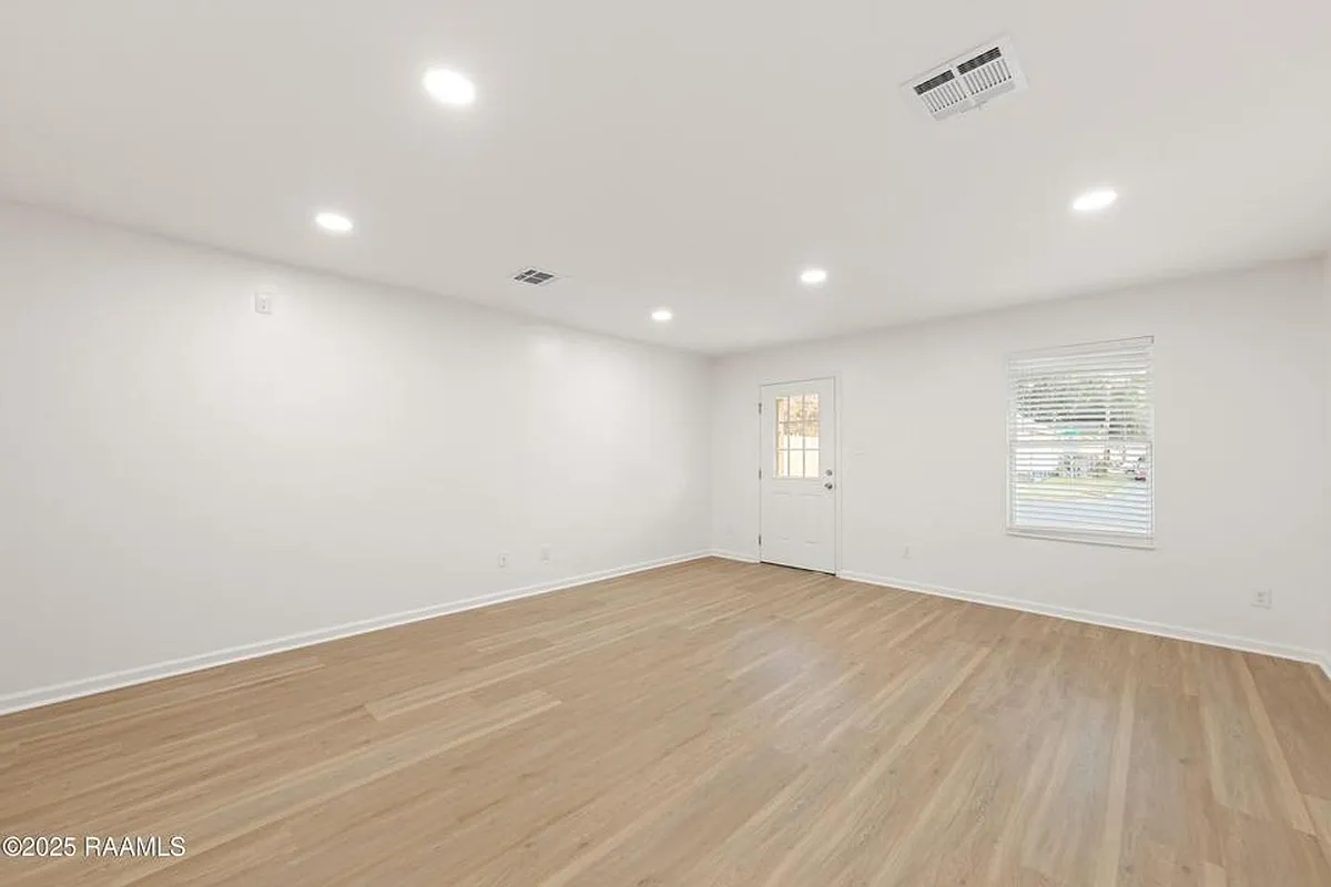 Building Photo - 503 Joan St