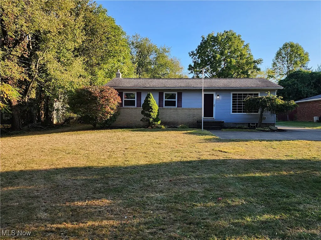 498 Eastwood Ave photo 1