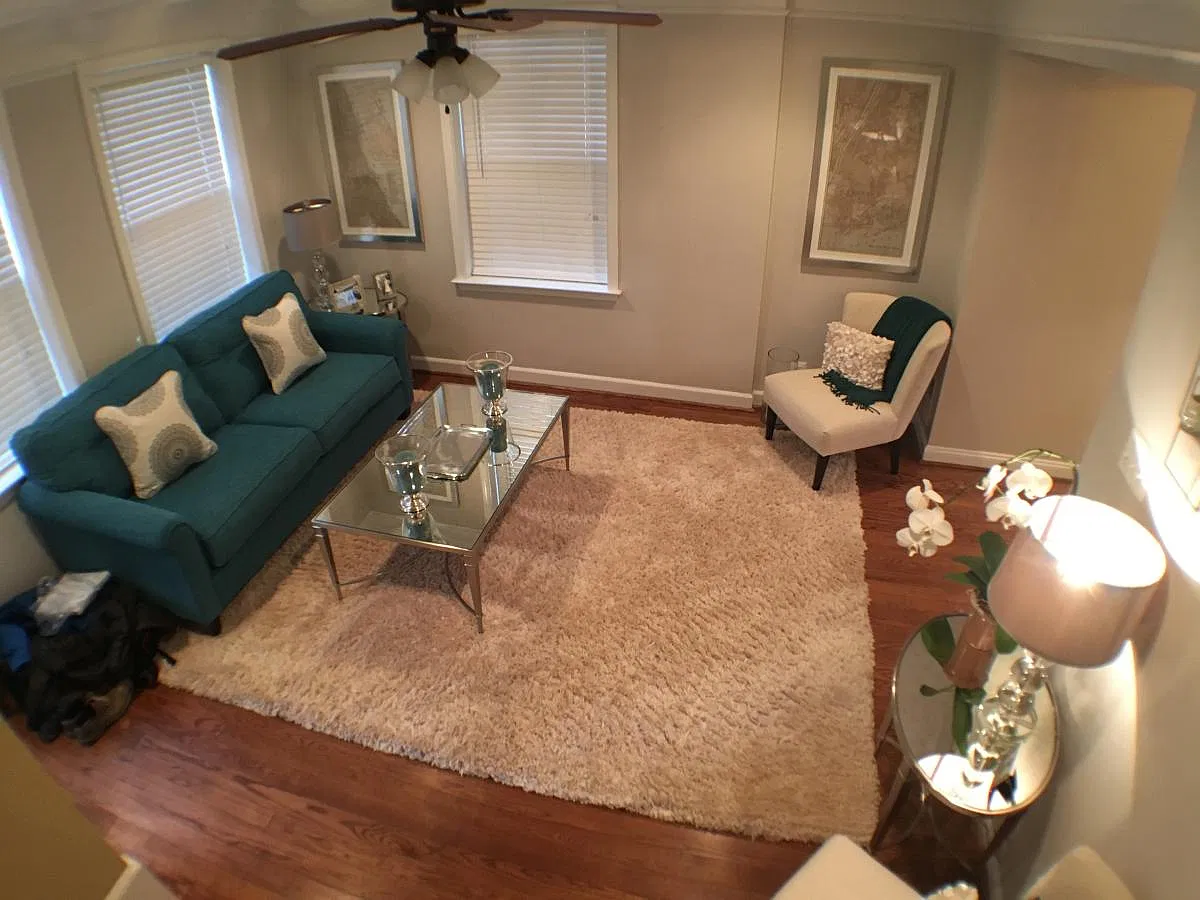 3 bed, 1383 sqft, $3,300 — Photo 1