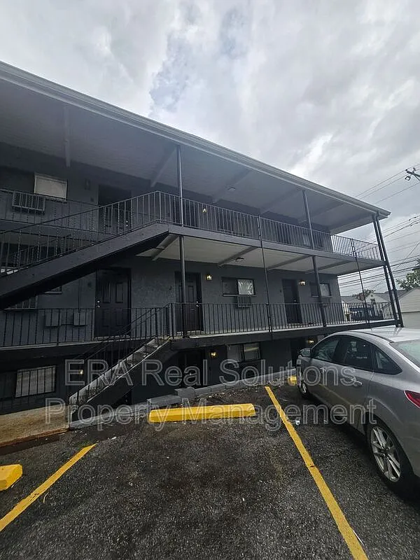 1 bed, 1.0 bath, 470 sqft, $825 — Photo 3