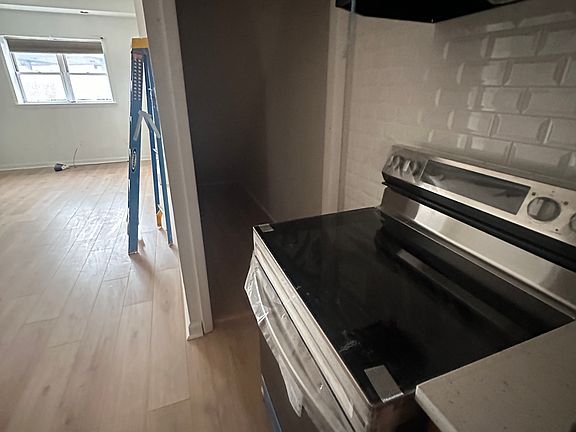 4th image of 2343 E Somerset St #1