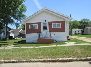710 Maple Pl, Watertown, SD 57201