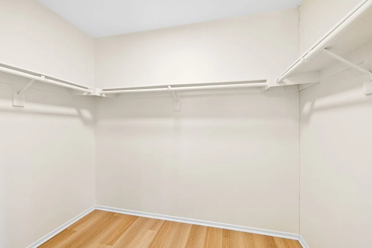 3 bed, 2.5 bath, 1726 sqft, $4,100 — Photo 4