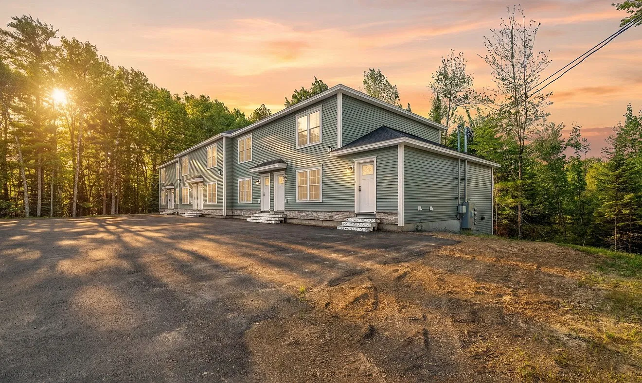 3 bed, 1.5 bath, 1080 sqft, $2,100 — Photo 1