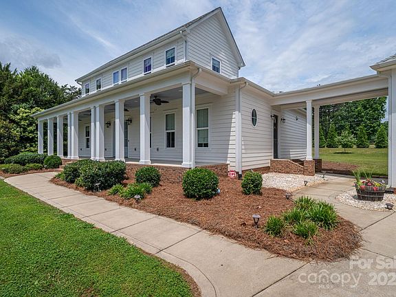 3rd image of 1621 Lakefield Cir
