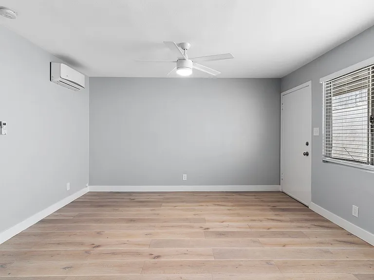 1024 Loma Avenue — Photo 6