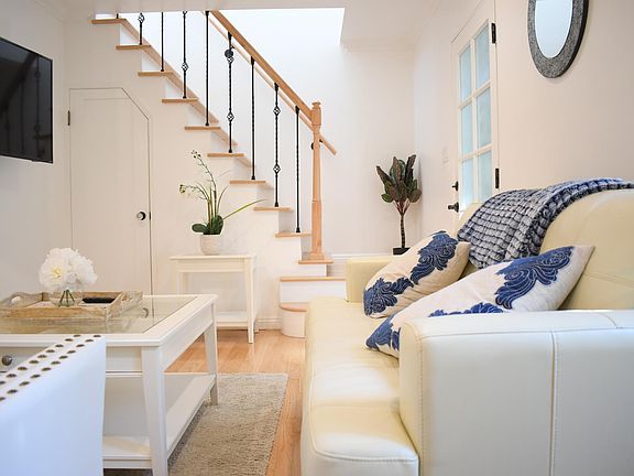 4th image of 907 18th St APT 5