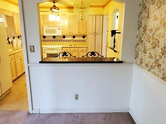 4th image of 1621 Miriam Ln