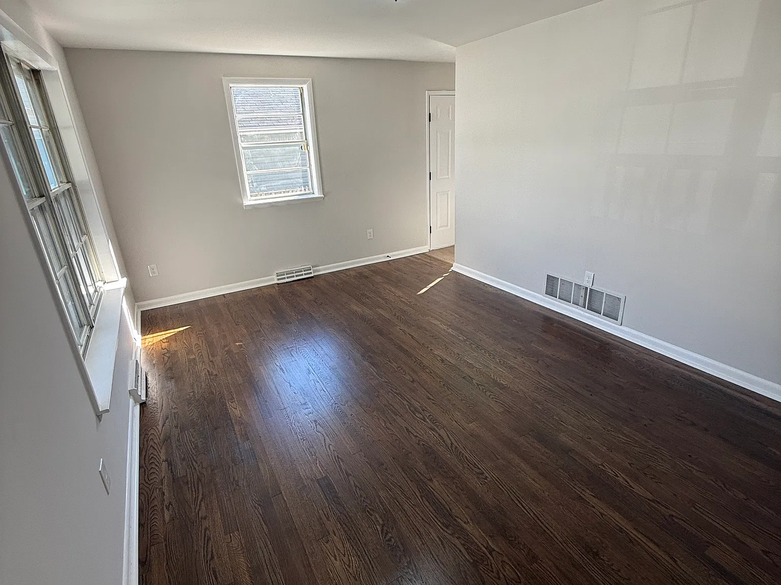 3 bed, 800 sqft, $2,400 — Photo 4