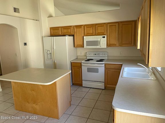 5th image of 3563 Osceola Dr