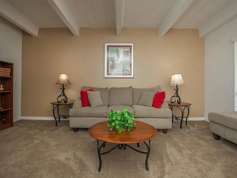 Sunset Pointe — Photo 14