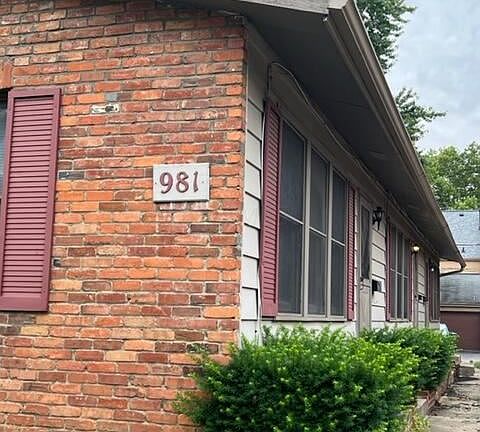 2nd image of 981 Highland St
