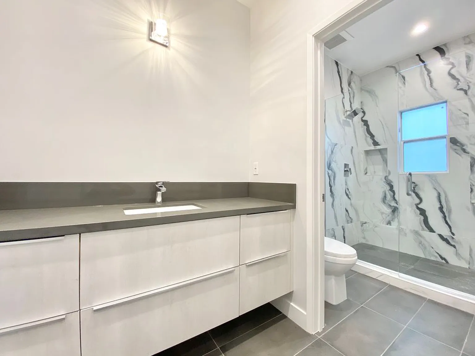 141 Swall Residences — Photo 2
