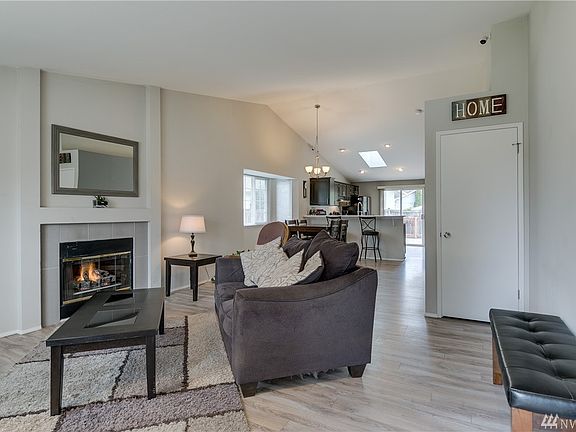3rd image of 9507 53rd Ave NE