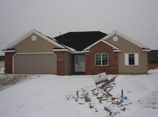 1104 Sycamore Ct, Auburn, IN 46706
