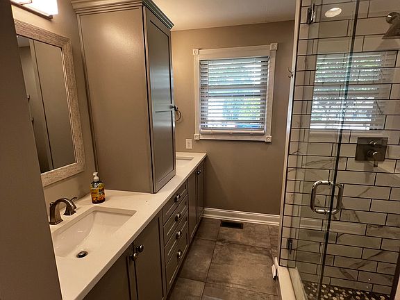 3rd image of 913 Potter Ln