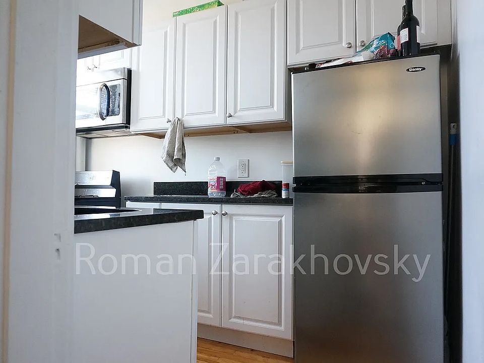 1st image of 10 Orkney Rd #38