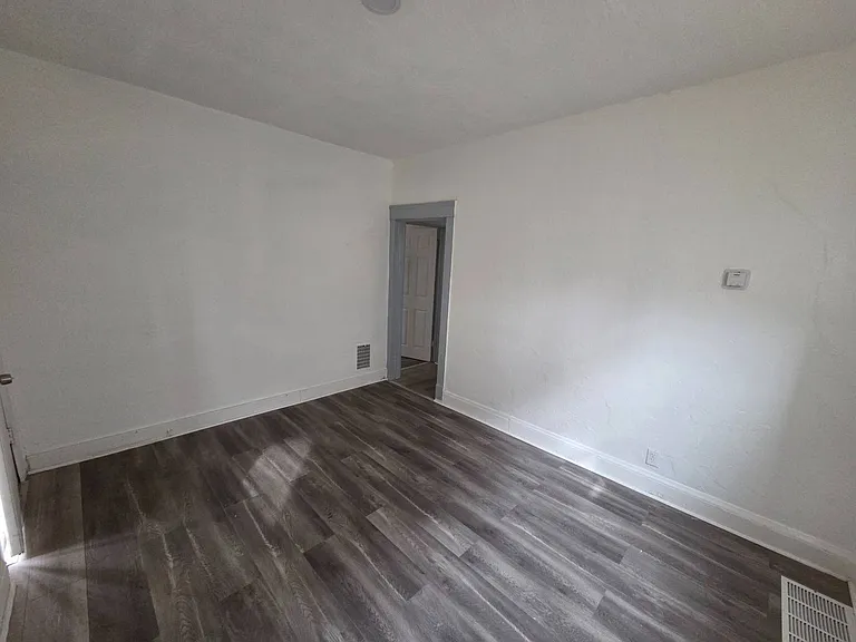 15322 Yorick Ave — Photo 9