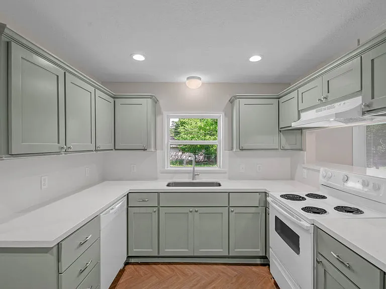 712 E North Ave — Photo 2