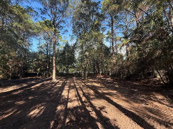 6728 Donald Dr, Navarre, FL 32566