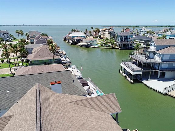 5th image of 211 Bora Bora Dr