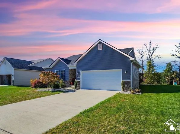 2131 Gunnison Ln, Monroe, MI 48162