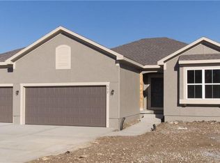 952 N Stonecrest St, Olathe, KS 66061