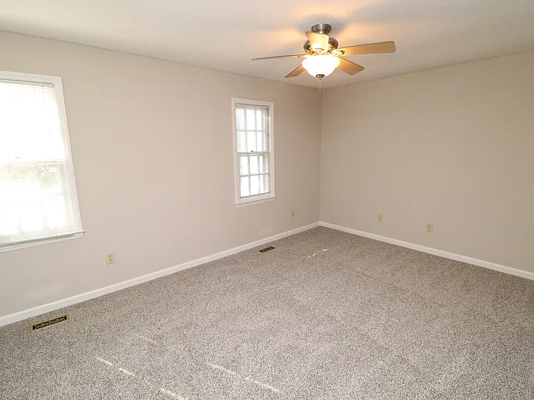118 Planetree Ln — Photo 17