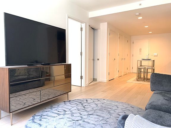 3rd image of 535 W 43rd St N #4L