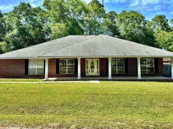9933 Kahana St, Diamondhead, MS 39525