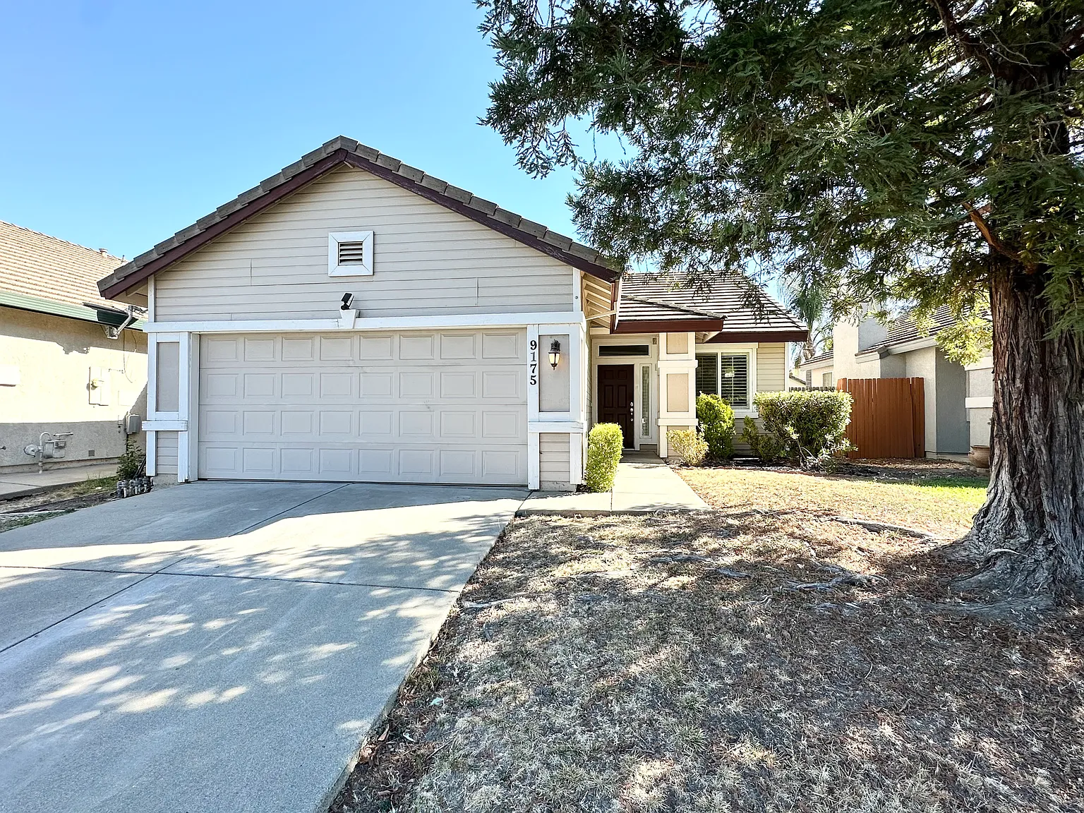 9175 Laguna Manor Dr photo 1