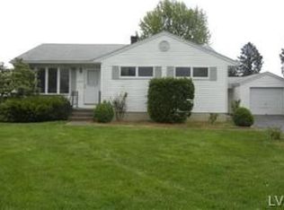 2304 Fleur Ln, Bethlehem, PA 18018
