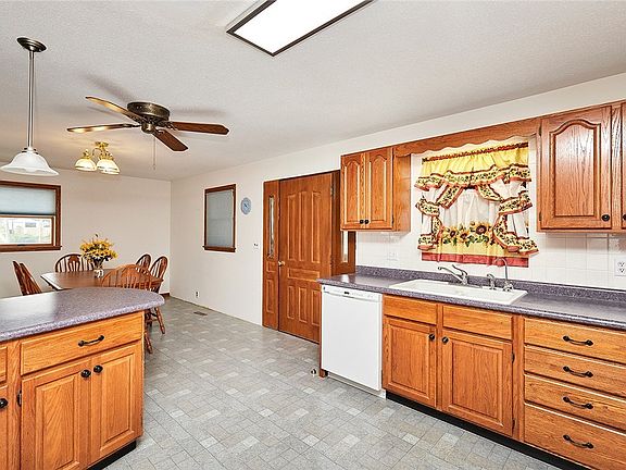 4th image of 406 Water St