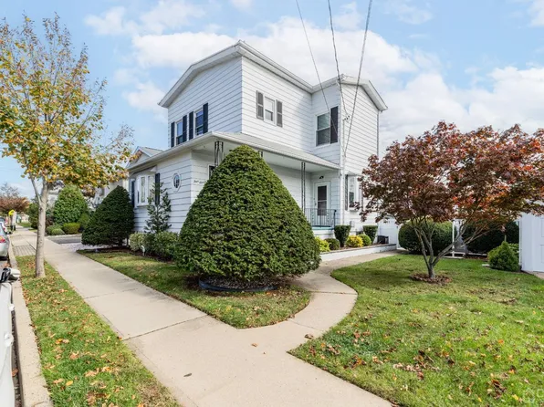 411 7th St, Carlstadt, NJ 07072