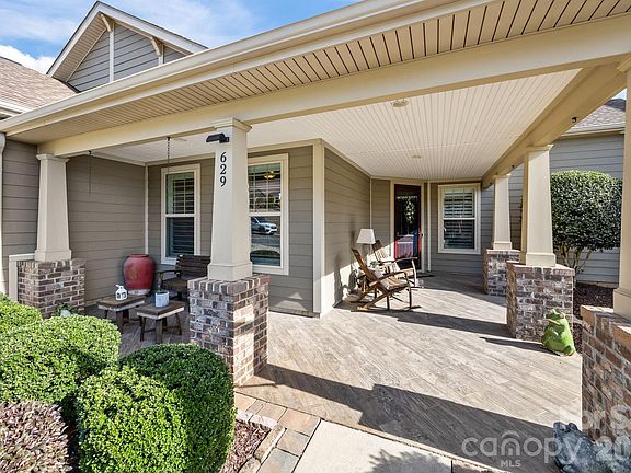 4th image of 629 Tallulah Falls Dr