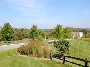 5370 S Old Orchard Ct, New Berlin, WI 53146