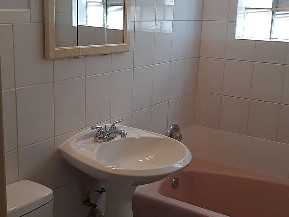 5th image of 7437 Fullerton Ave #1F