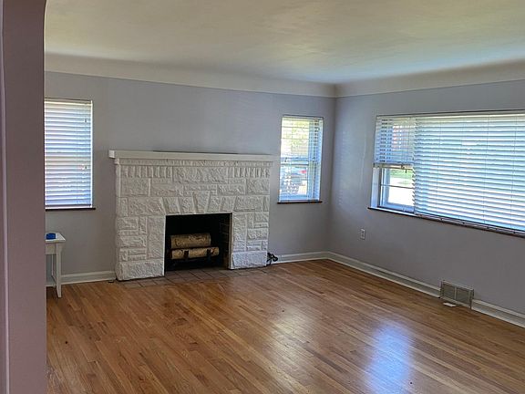 3rd image of 6241 Fairhurst Ave