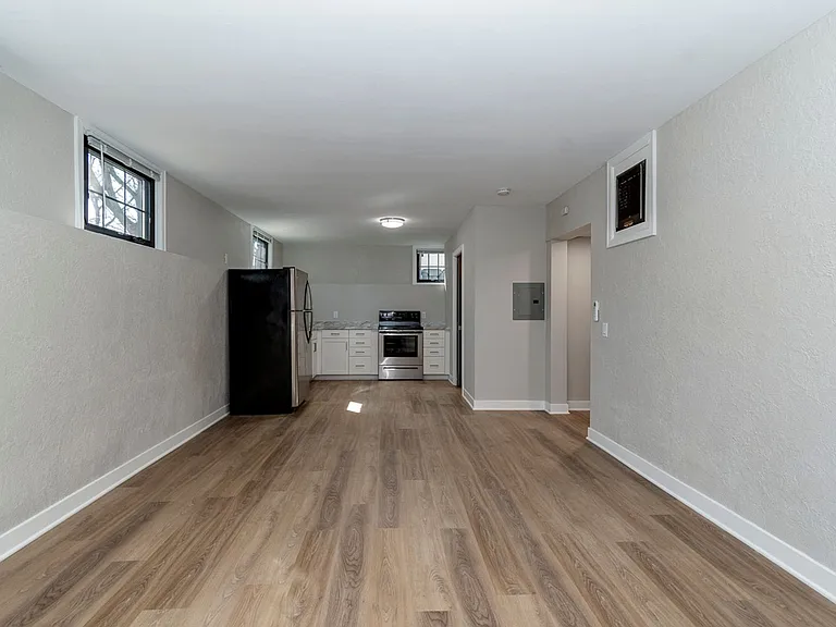 822 W Lakeside St — Photo 18