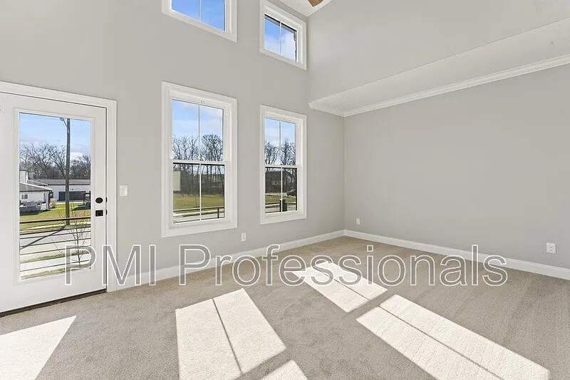 3 bed, 2.5 bath, 1842 sqft, $2,449 — Photo 4
