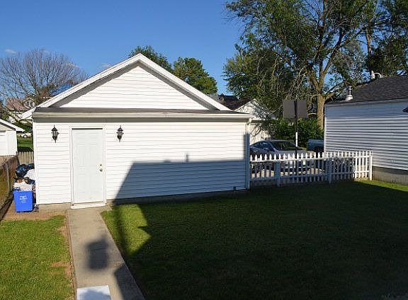 3rd image of 896 Uncapher Ave